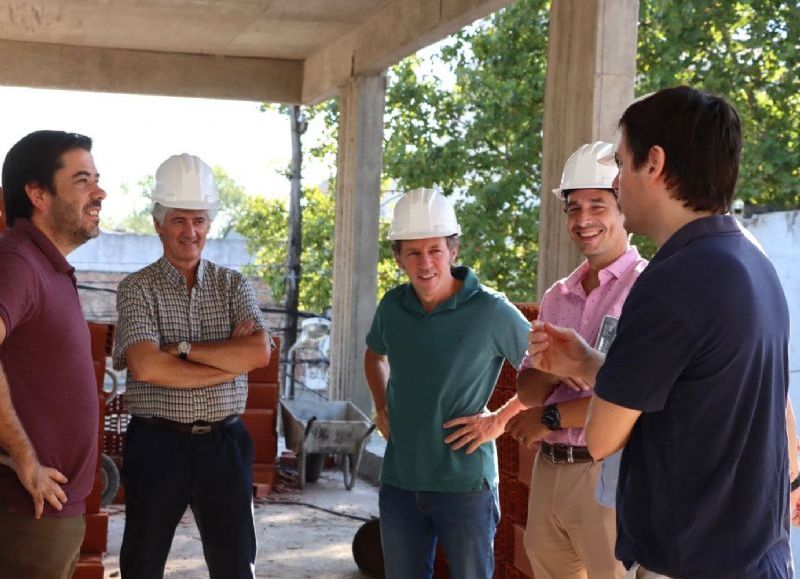 El intendente Jaime Méndez visitó el Hospital Larcade, donde se están realizando una serie de obras para mejorar su infraestructura y servicio, en beneficio de miles de vecinos que lo utilizan a diario.