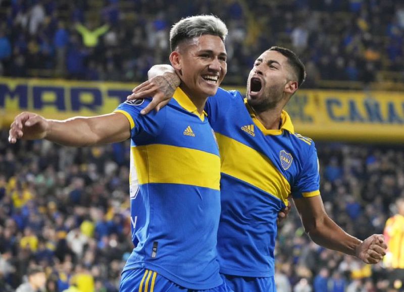 Fory puso en ventaja a la visita y Advíncula empató con un golazo; después los colombianos perdieron a Medina por expulsión y en el descuento lo ganó 2-1 con Varela.